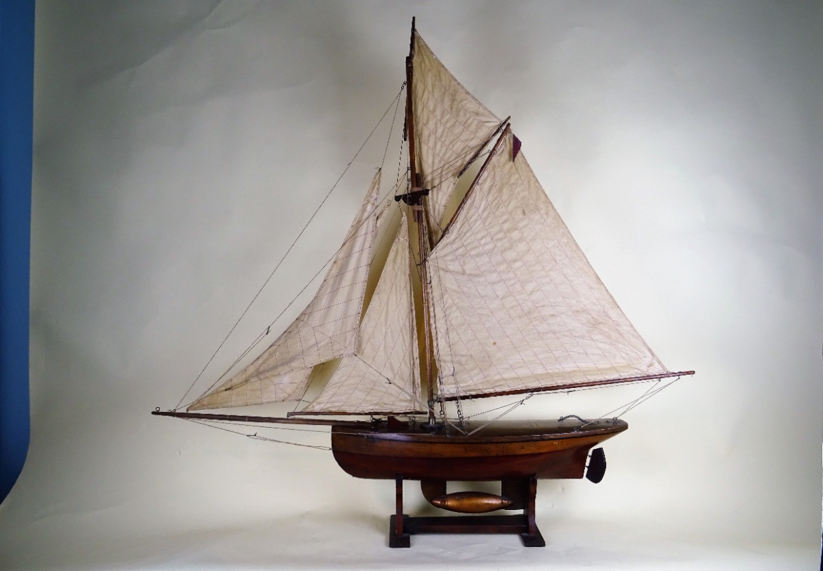 Antique Edwardian Pond Yacht (1).JPG