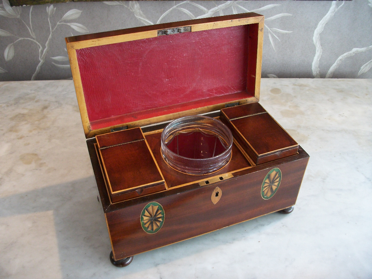 ANTIQUE GEORGIAN MAHOGANY TEA CADDY