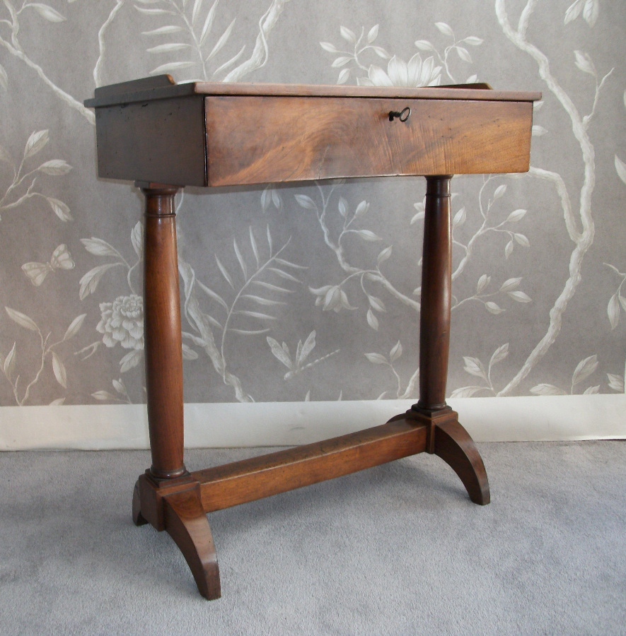 Italian small writing table